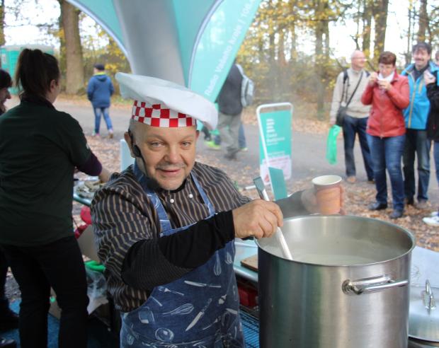 Petr Stupka se svým Kuchařským čarováním na výlovu rybníka Rožmberk