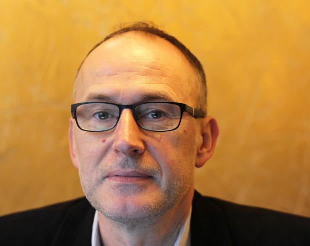 Ladislav Dvořák (teď zapózoval, ale jinak pilně hlídá vysílání)