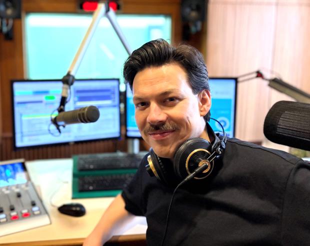 Moderátor Matěj Vodička