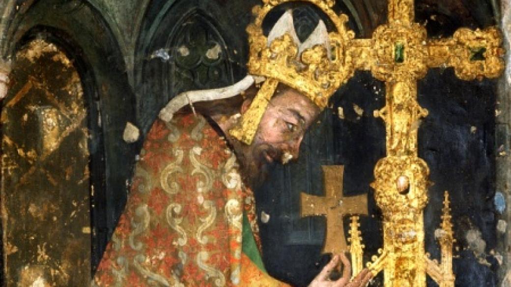 Český král a římský císař Karel IV. vstupoval do kaple svatého Kříže vždy s pokorou