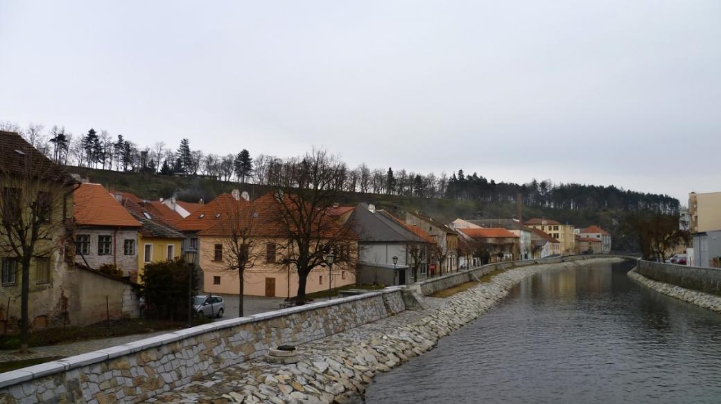 Židovské město leží vlevo od břehu řeky Jihlavy