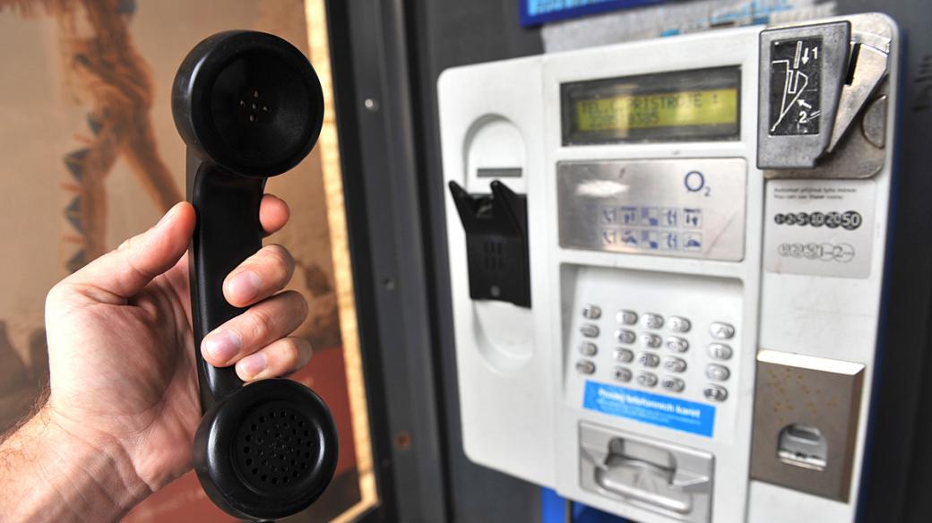 Telefonní budka, telefon, O2, veřejný telefonní automat 