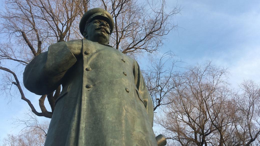 Čtyřmetrový Stalin v typické póze býval kdysi reformátorem Martinem Lutherem