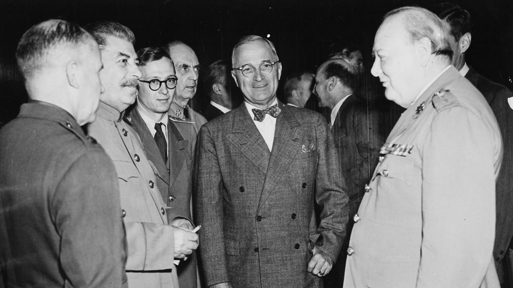 Konference v Postupimi v roce 1945. Zleva Josef Stalin, Harry S. Truman, Winston Churchill