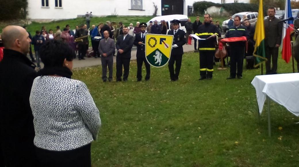 Mojné si připomnělo 700. výročí od první písemné zmínky. Obec má nový znak a hasiči prapor