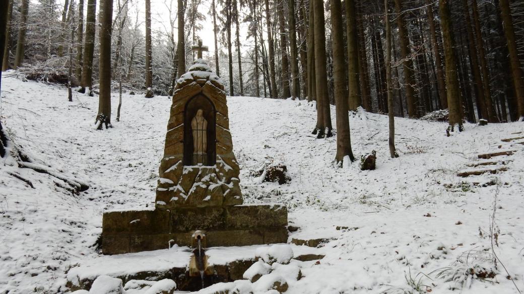 Studánka U panny Marie ve Skuhrově