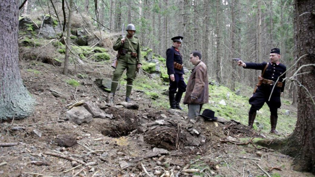 Hrané scény pro dokument natočili členové klubů vojenské historie během jednoho víkendu