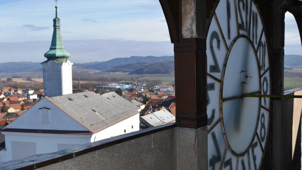 Pohled z ochozu městské věže na Drahanskou vrchovinu