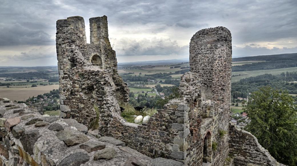 Gotický hrad byl vystavěn zřejmě na konci 13. století