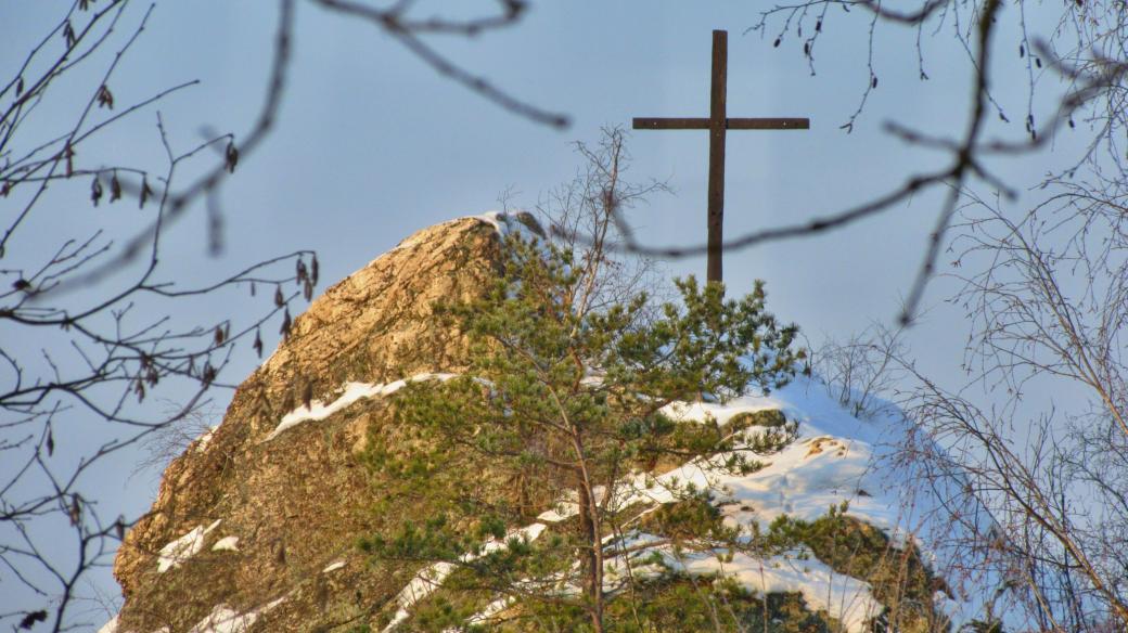 Výchoz křemenného valu u Nového Kramolína