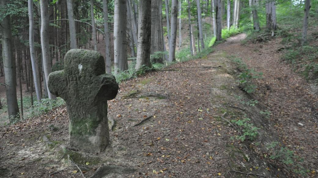 Smírčí kříž má nejistý původ i dobu, kdy byl vytesán