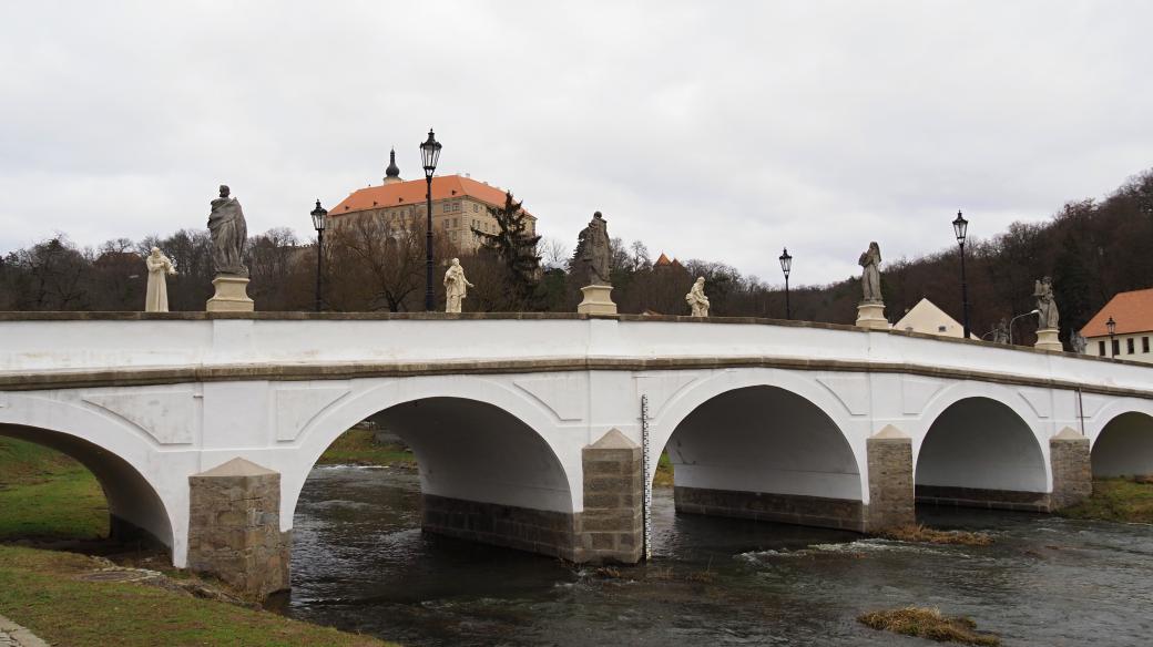 Most v Náměšti nad Oslavou je z roku 1737