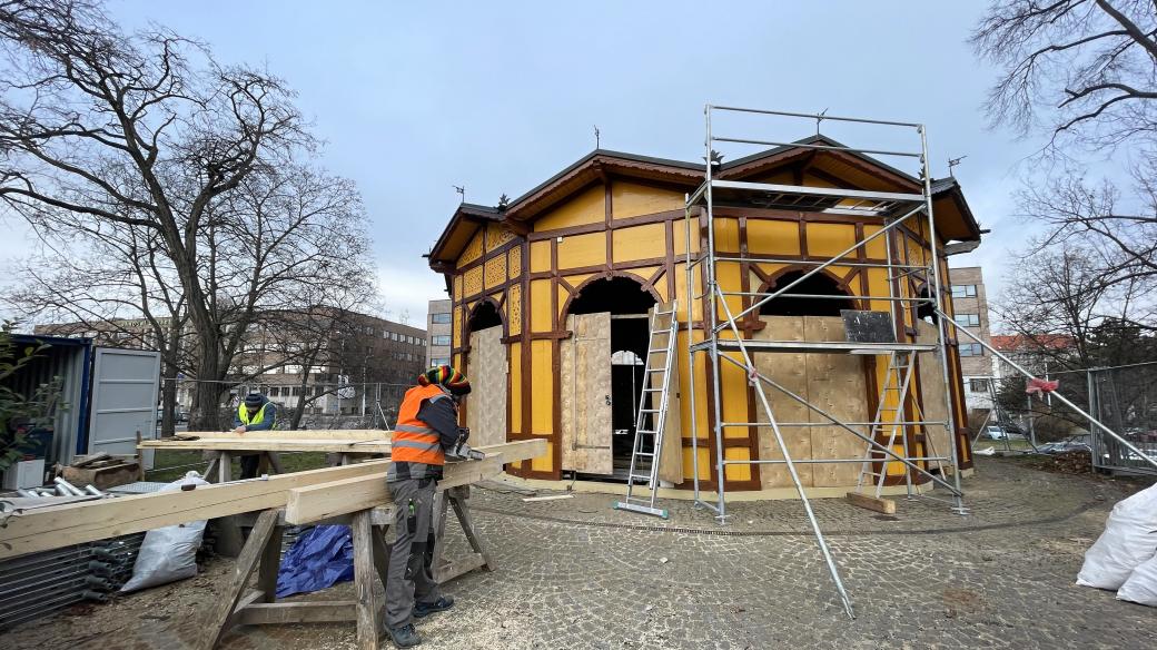 Jízdu si můžou užít děti i dospělí, vybírat budou ze čtyř autíček nebo devatenácti figur koní