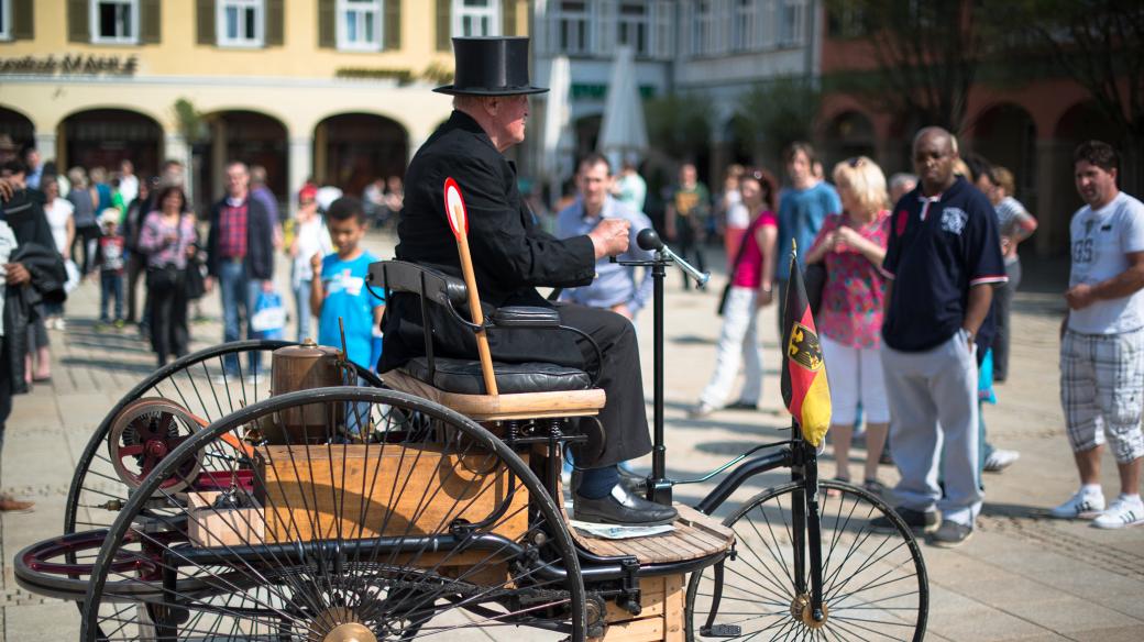 Funkční replika "atomobilu" s motorem, který si nechal v roce 1886 patentovat Carl Benz