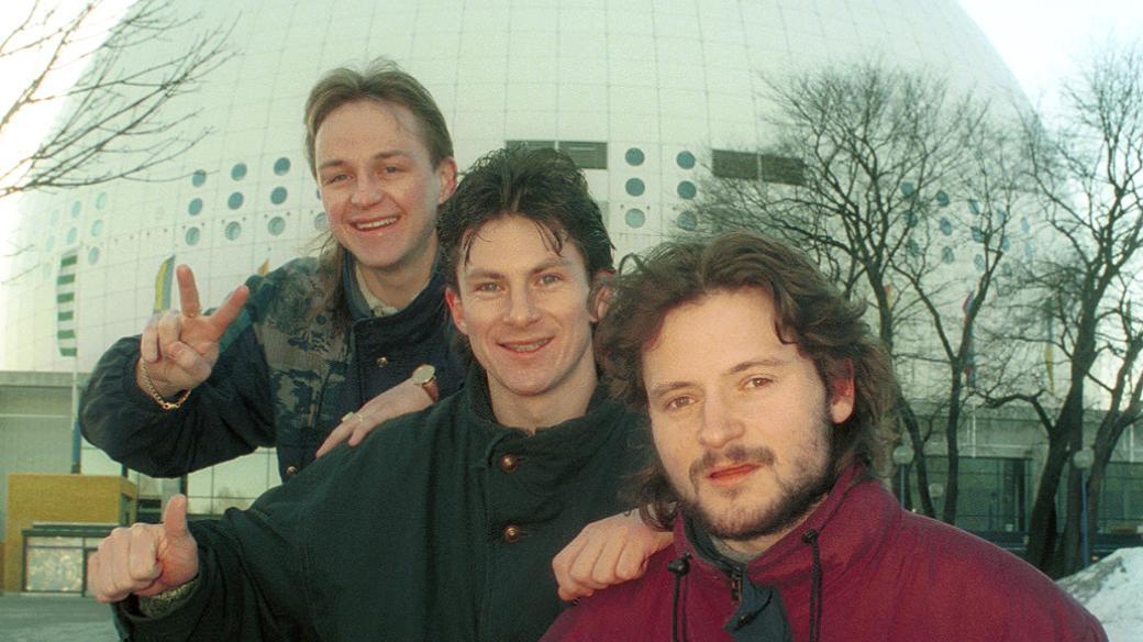 Otakar Vejvoda, Martin Procházka a Pavel Patera před halou Globen ve Stockholmu