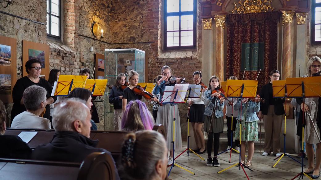 Smyčcový soubor polenské ZUŠ vystoupil v synagoze