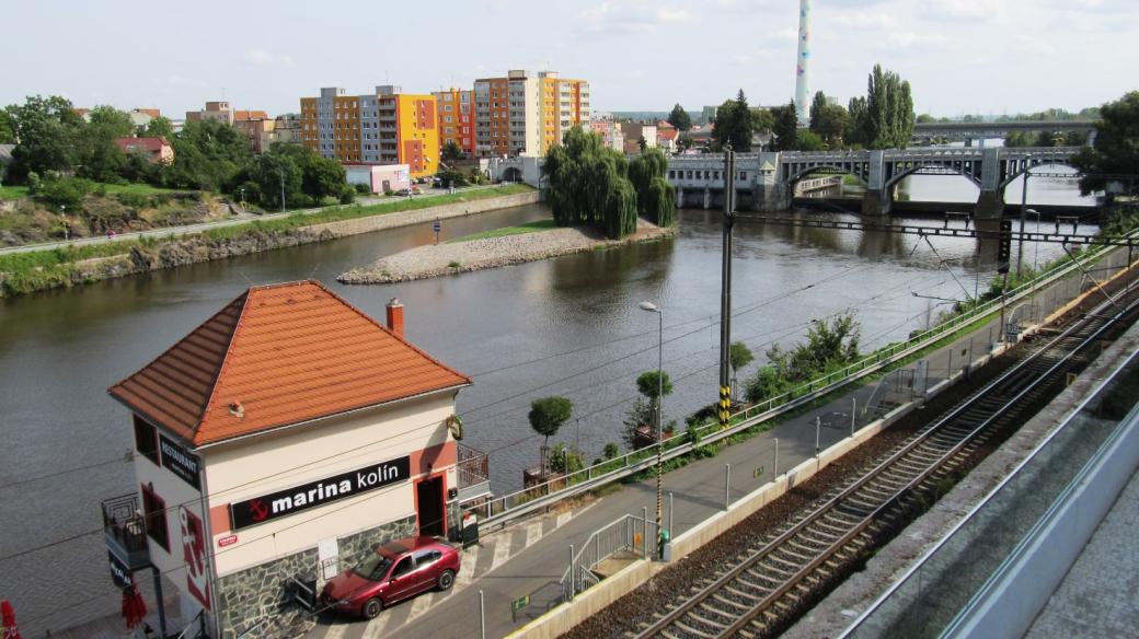 Výhled je také na Masarykův most v Kolíně