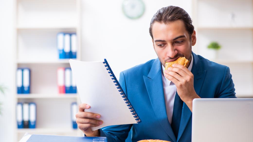 jídlo v práci, sedavé zaměstnání, fast food