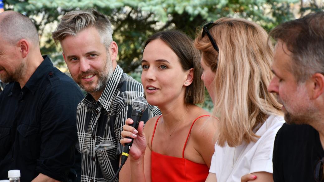 Beseda s tvůrci filmu Zápisník alkoholičky na Slavonice Festu. Na snímku představitelka hlavní role Tereza Ramba