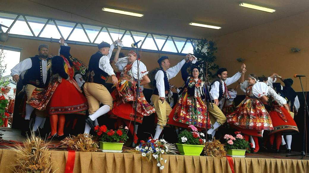 V Mrákově to folklórem žije - mrákovští to umějí pěkně roztočit