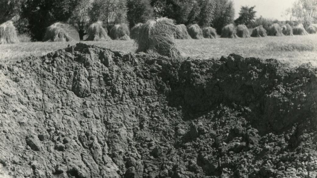 Krátery po náletech v roce 1944