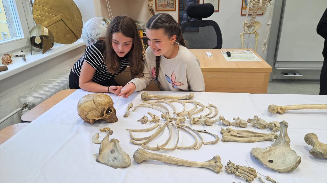 Výzkum kosterních pozůstatků na ZŠ UNESCO v Uherském Hradišti