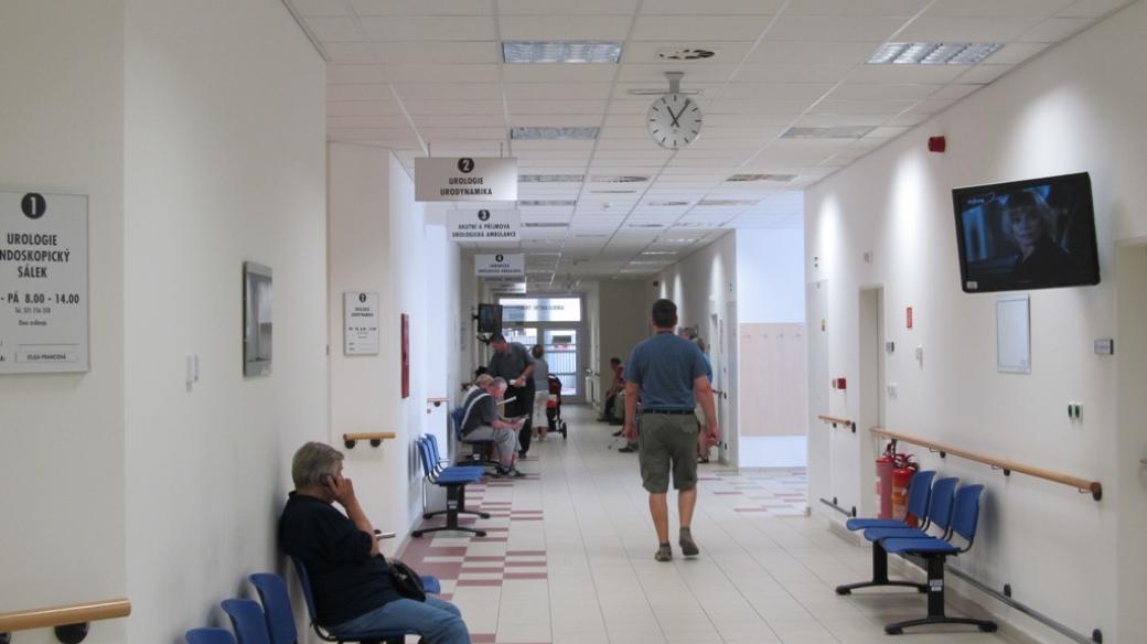 Čekárna ambulantní části nemocničního pavilonu v Kolíně