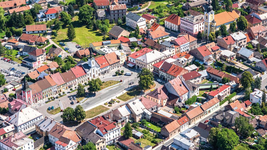 Město Třebechovice pod Orebem se díky okolí s krásnými lesy a půvabnými meandry řeky Orlice stalo oblíbeným výletním místem. Vyhlášené je zejména díky muzeu betlémů