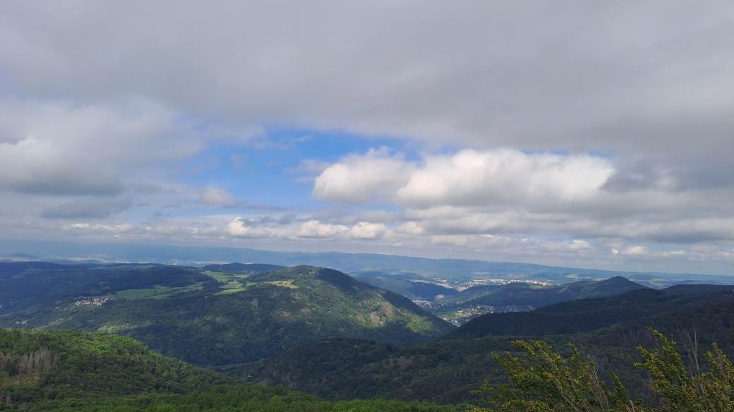 Pohled z rozhledny na Ústí nad Labem