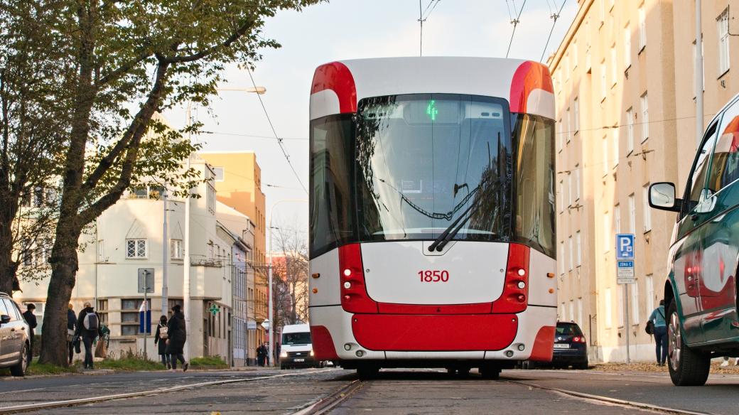 Nováčkovou ulicí v Brně už tramvaje projíždí sto let