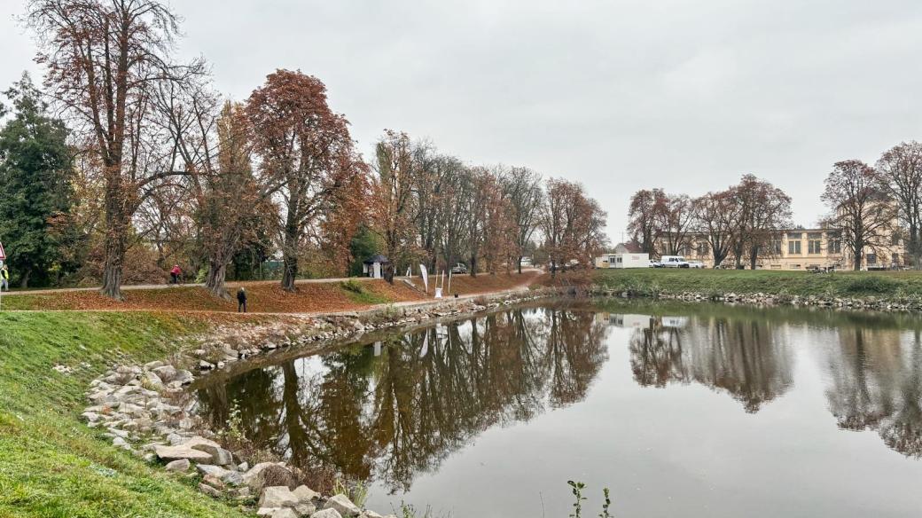 Na Labi pod hradbami v Nymburce začíná stavba nového přístaviště pro malé lodě