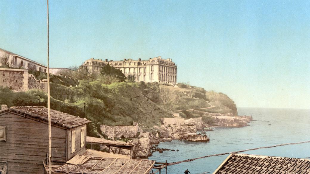 Chateau du Pharo, starý přístav, Vieux Port, Marseille, Francie, 1890, historická, digitálně restaurovaná reprodukce originálu z 19. století.