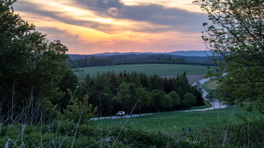 Krajina u Strmilova, kde měly stát větrné elektrárny