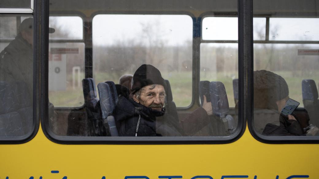 A man displaced from a combat zone, Eastern Ukraine (Muž vysídlený z bojové zóny, východní Ukrajina)