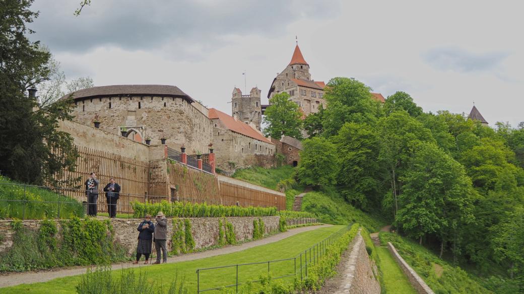 Nejkrásnější výhled na hrad Pernštejn