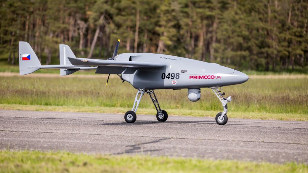 Bezpilotní letoun Primoco UAV SE, který nese vysílač mobilního signálu