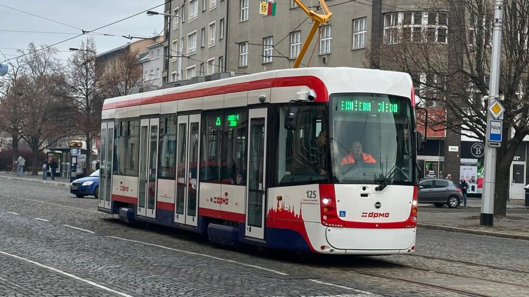 Nová tramvaj pro DPMO, která je vybavená moderními technologiemi