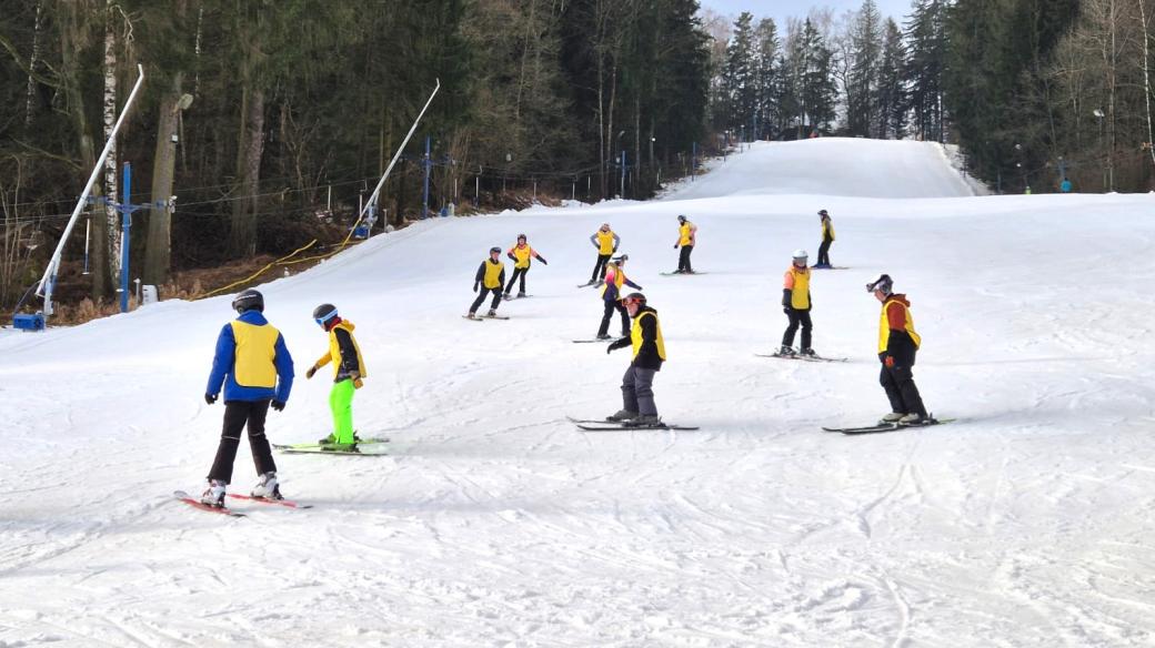 Lyžařský výcvik na sjezdovce Hradiště u Nové Bystřice