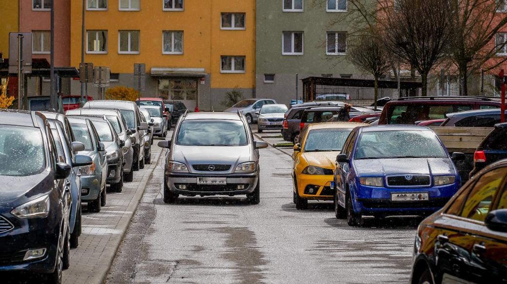 Parkování na sídlišti Máj v Českých Budějovicích