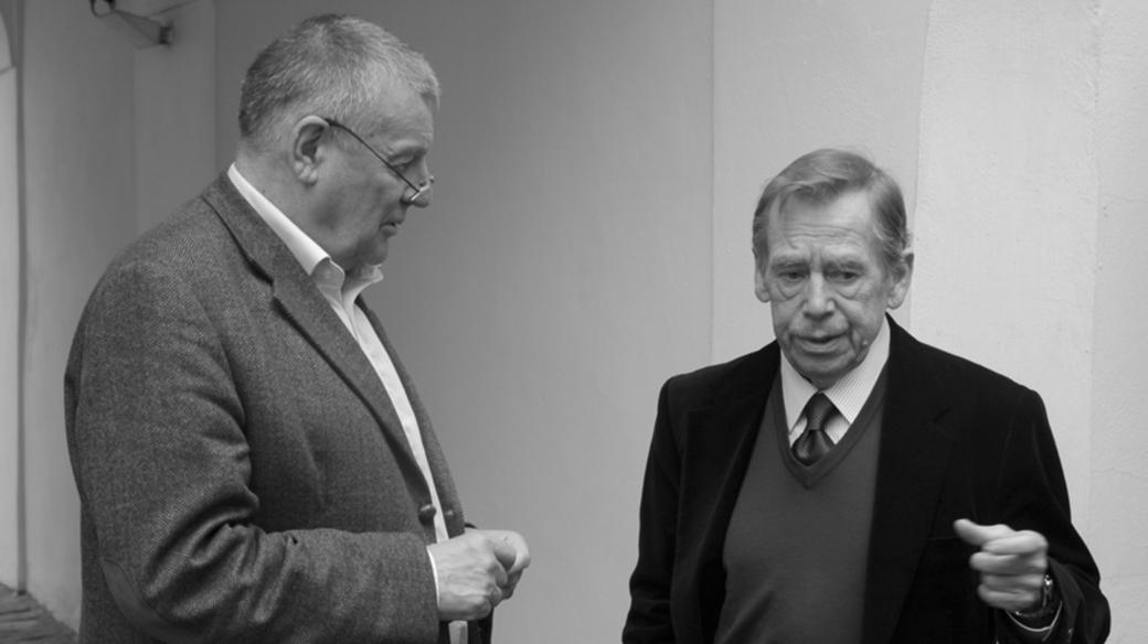 Zleva Karel Hvížďala a Václav Havel