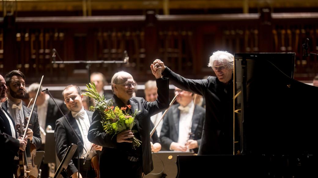 Koncert SOČR v Obecním domě, na snímku pianista Marc-André Hamelin a dirigent Jonathan Darlington