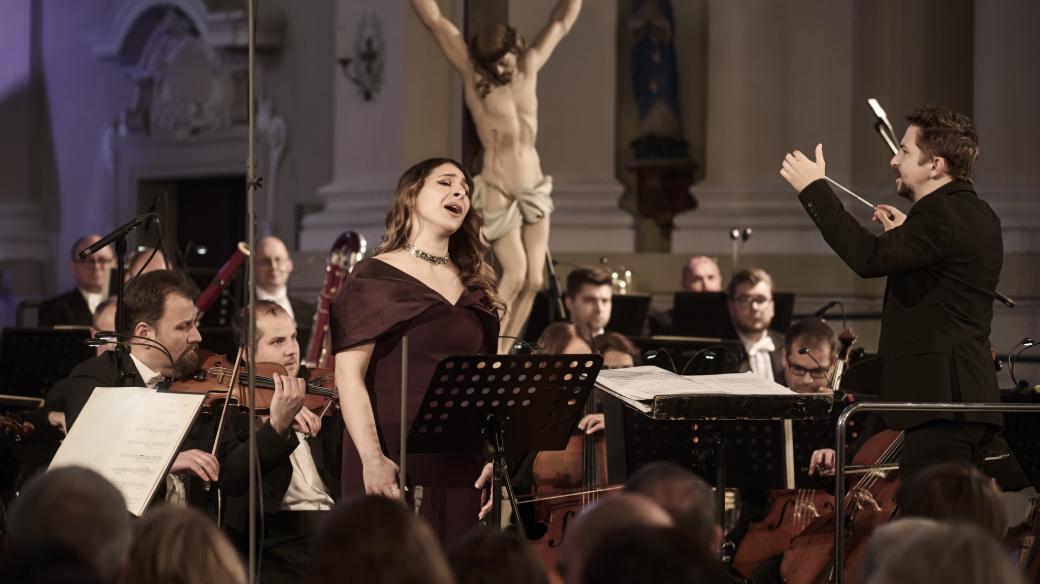 Tomáš Jamník, Bella Adamova a SOČR. Dojemná krása Martinů a Mahlerova mystika v magických Hejnicích