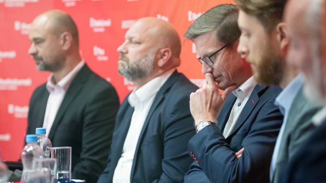 Hosté debaty Česko 2025 o dopravě: Martin Kolovratník (ANO), Jaroslav Komínek (Stačilo!), Martin Kupka (ODS), Václav Vislous (Piráti)