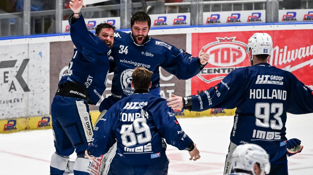 Kometa Brno slaví zisku extraligového titulu v Pardubicích