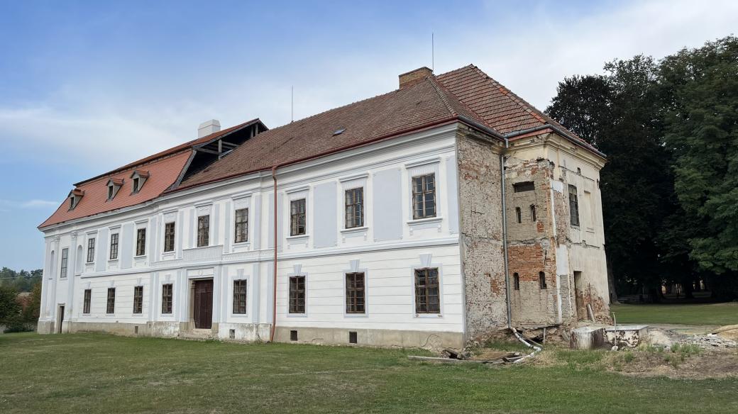 Zámek v Uhřících