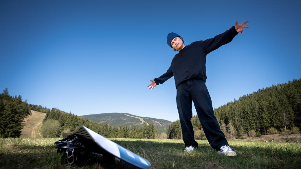 Freestyle snowboardista Jakub Hroneš