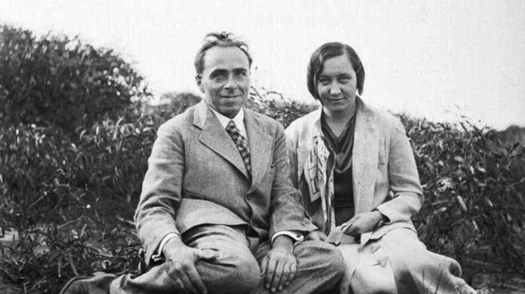 Jiří Baum a Růžena Baumová | Autorem této fotografie je Jiří Baum (1900–1944), použil stativ a samospoušť – Fotografický archiv zoologa a cestovatele Jiřího Bauma (* 20. září 1900 Praha-Královské Vinohrady – leden 1944 koncentrační tábor ve Varšavě)