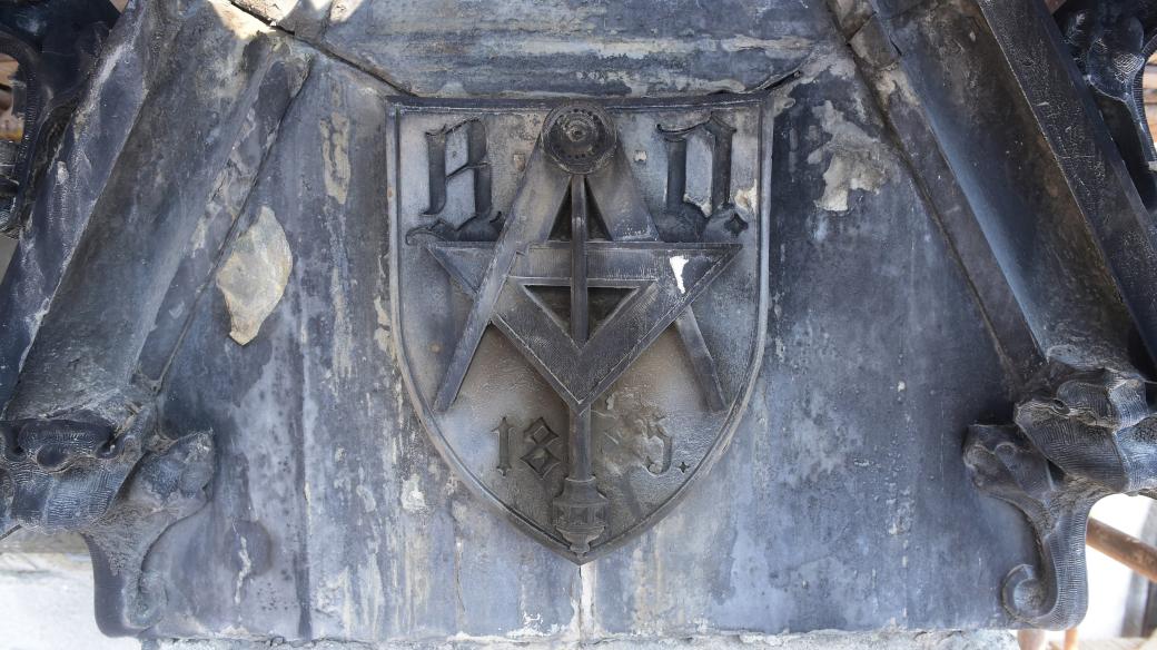Znak svobodných zednářů v kostele svatého Mořice v Olomouci
