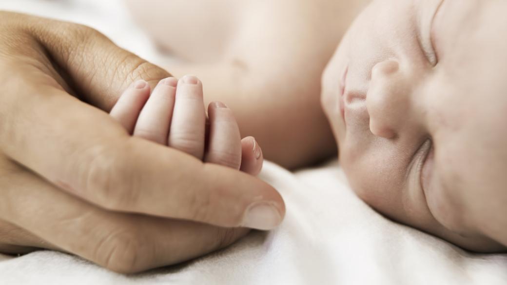 Porod, novorozenec, dítě, maminka (ilustrační foto)