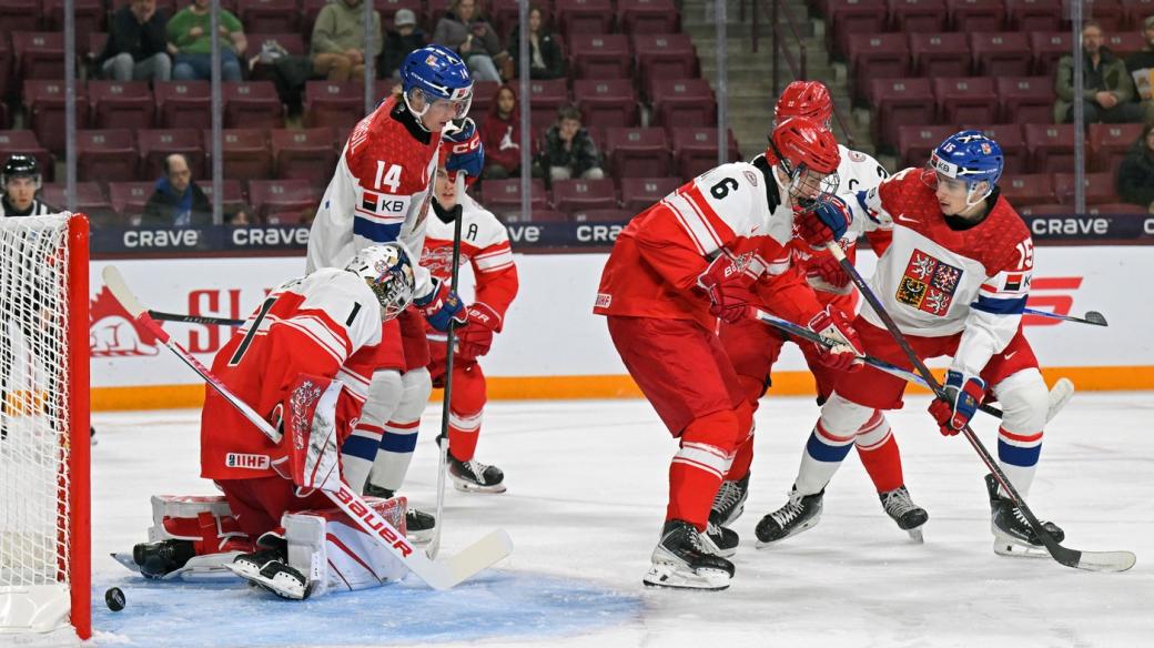 Svěřenci trenéra Patrika Augusty na úvod šampionátu prohráli s favorizovanou Kanadou 5:7, ve druhém duelu skupiny B ale nezaváhali